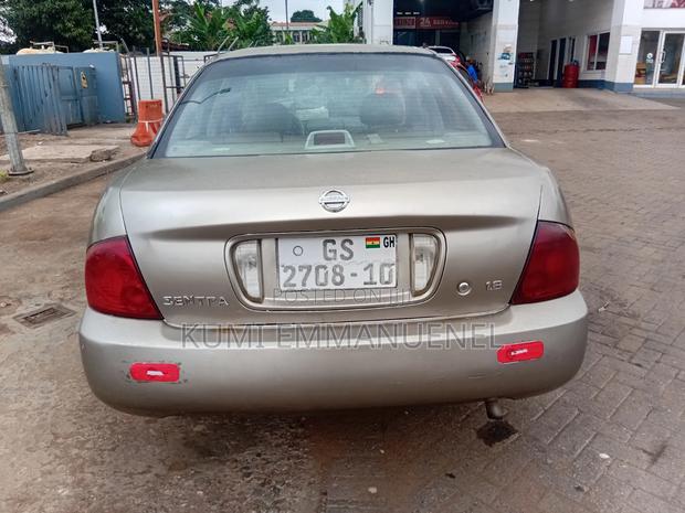 Nissan Sentra 2004 Brown