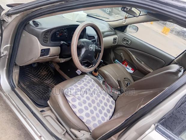 Nissan Sentra 2004 Brown