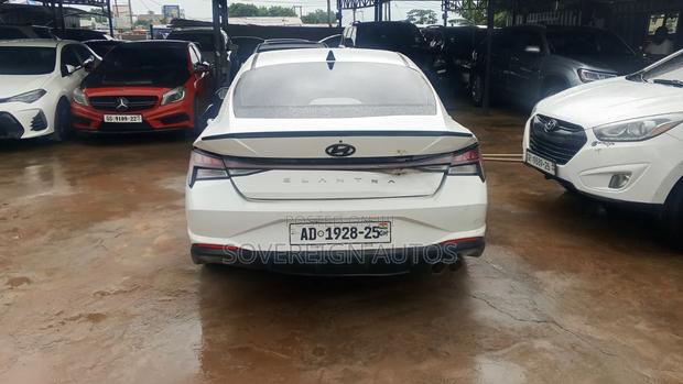 Hyundai Elantra 2021 White
