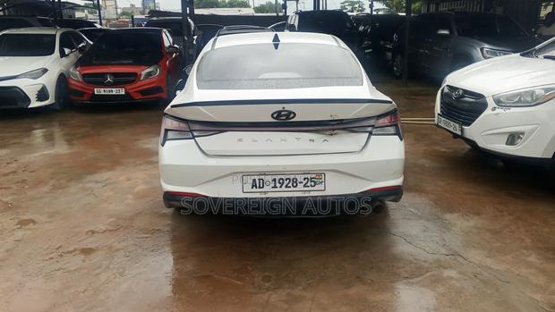 Hyundai Elantra 2021 White