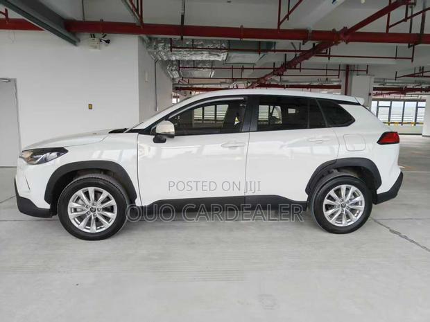 Toyota Corolla Cross XLE 2025 White