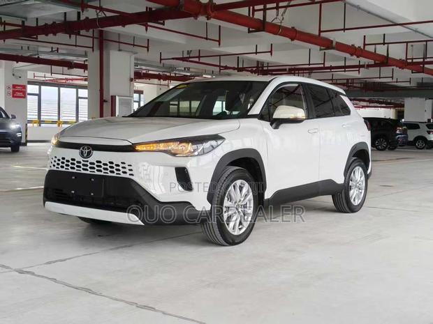 Toyota Corolla Cross XLE 2025 White