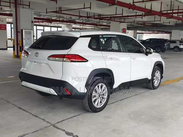 Toyota Corolla Cross XLE 2025 White