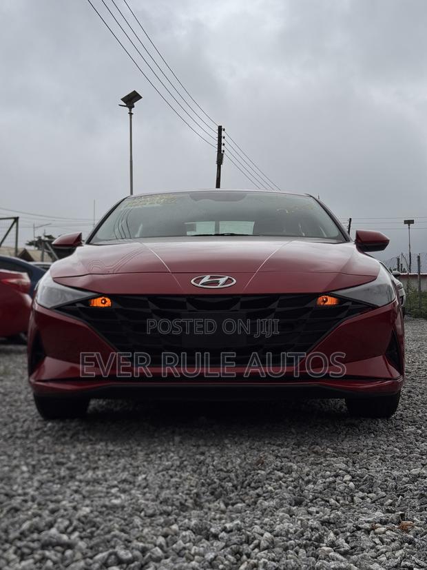 Hyundai Elantra SE 2021 Red