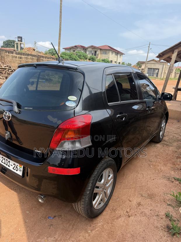 Toyota Vitz 1.5 FWD 3dr 2010 Black