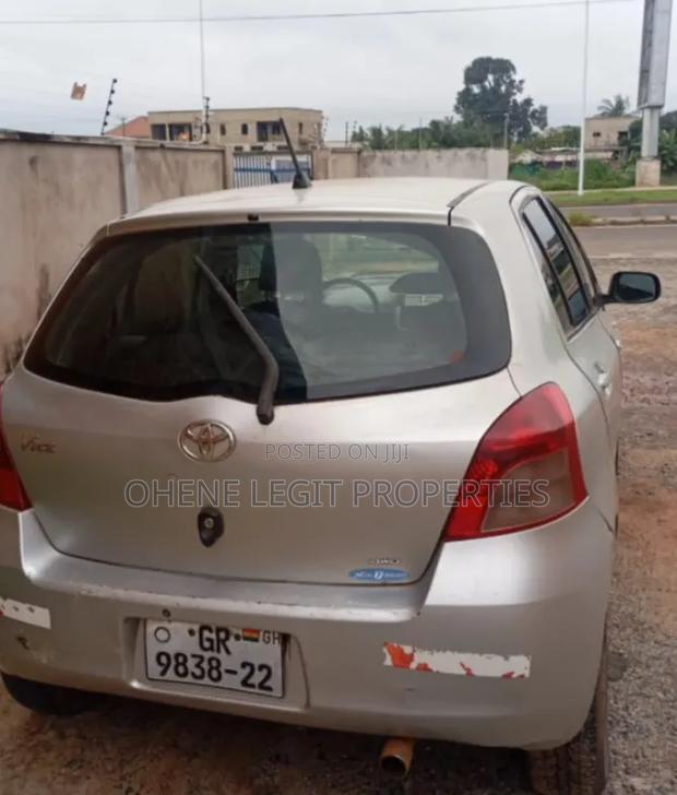 Toyota Vitz 2010 Gray
