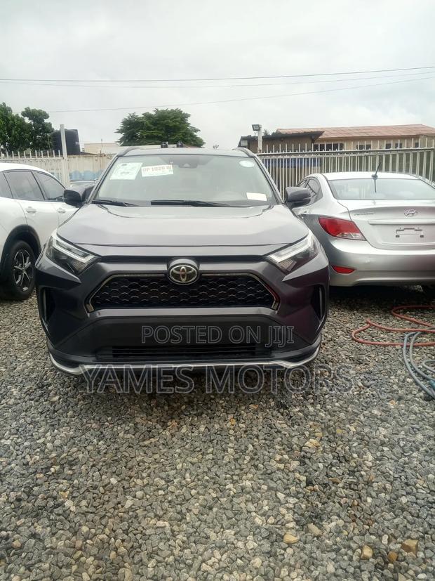 Toyota RAV4 XLE 2022 Gray