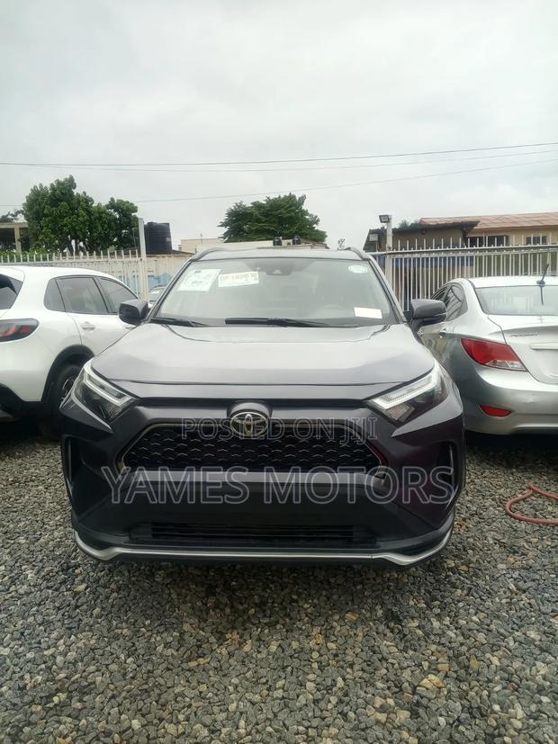 Toyota RAV4 XLE 2022 Gray