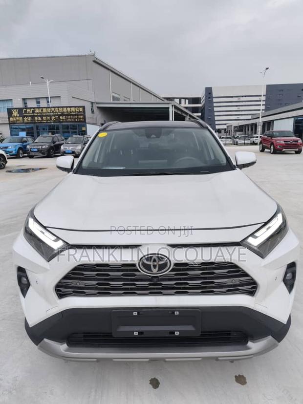 Toyota RAV4 2025 White