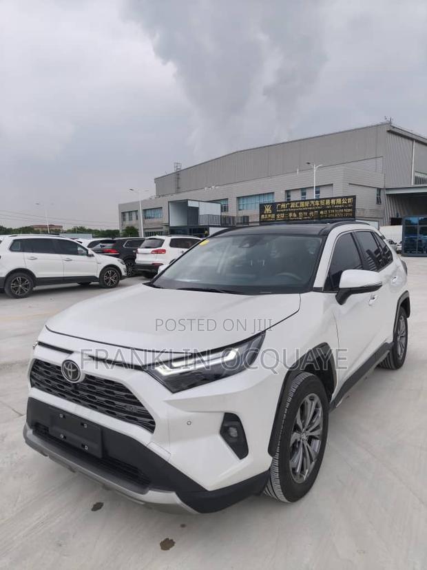 Toyota RAV4 2025 White