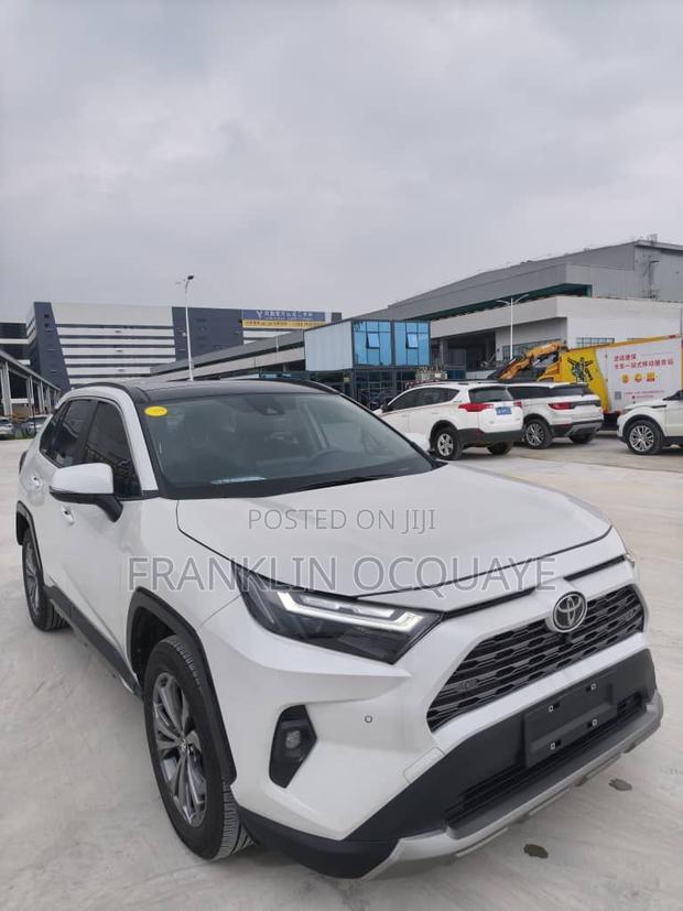 Toyota RAV4 2025 White