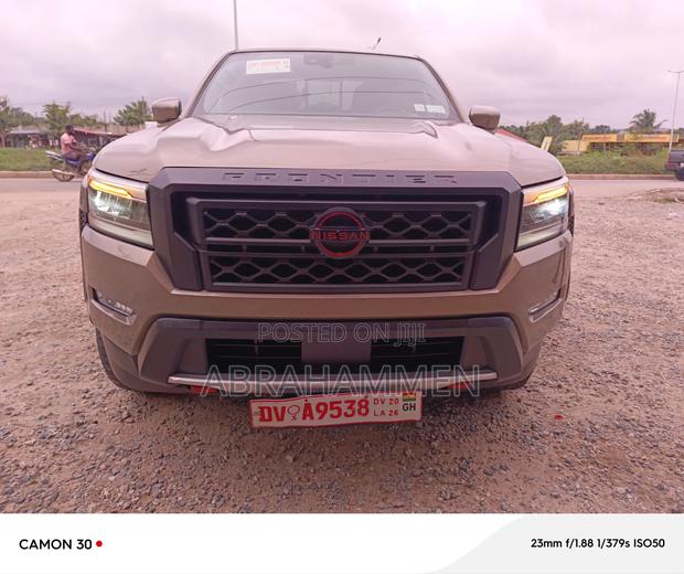Nissan Frontier 2025 Pink