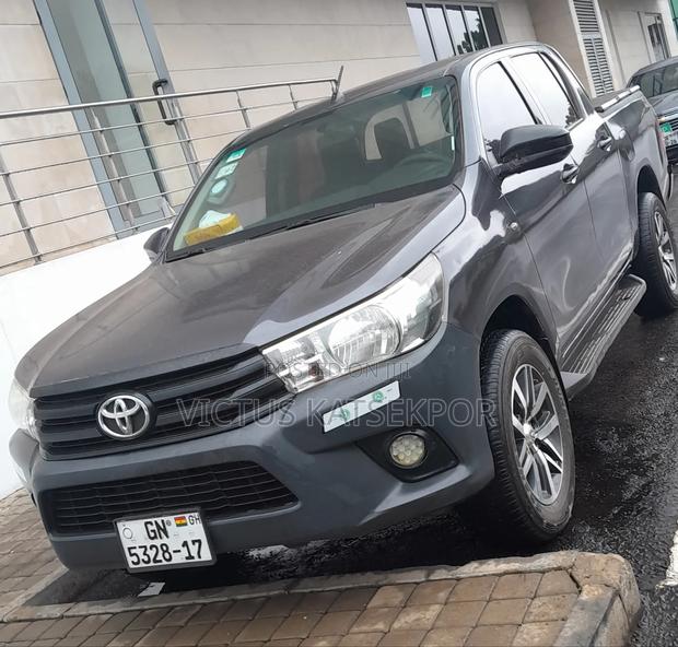 Toyota Hilux 2017 Gray