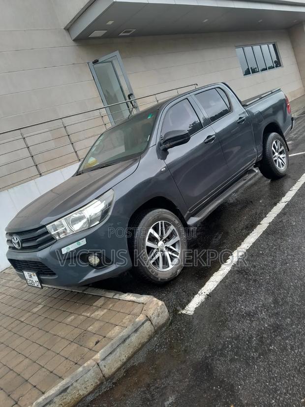 Toyota Hilux 2017 Gray