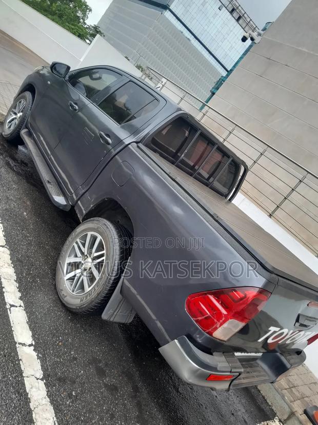 Toyota Hilux 2017 Gray
