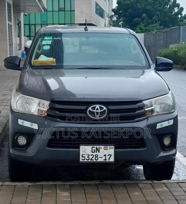 Toyota Hilux 2017 Gray