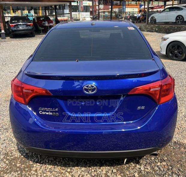 Toyota Corolla SE (1.8L 4cyl 6M) 2018 Blue