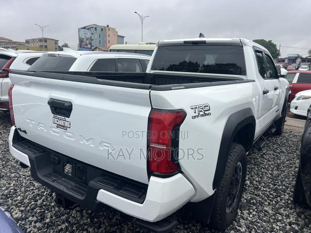 Toyota Tacoma SR5 Double Cab 5' Bed AT 2024 White