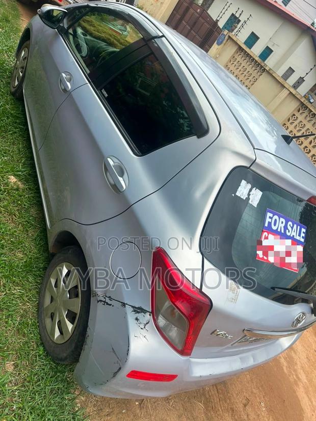 Toyota Vitz 2013 Silver