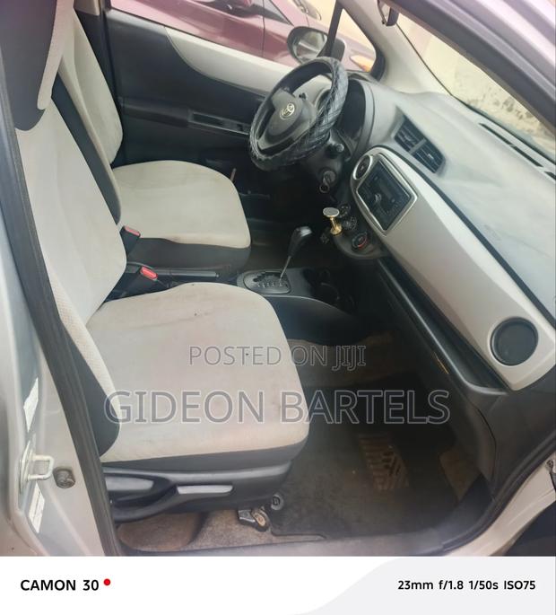 Toyota Vitz 2012 Silver