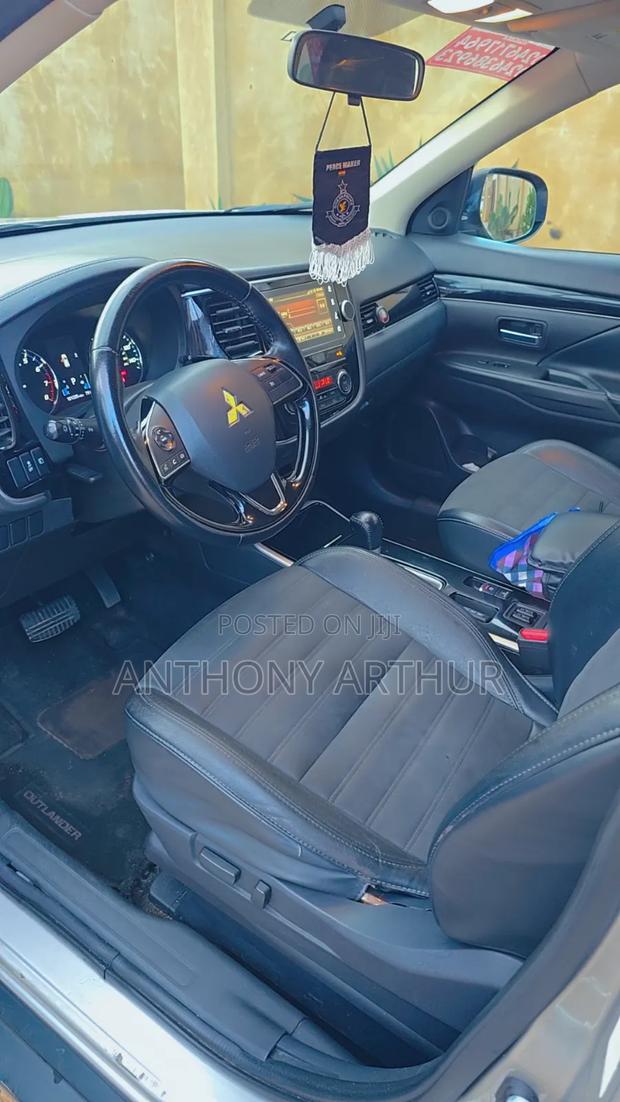 Mitsubishi Outlander 2019 Silver