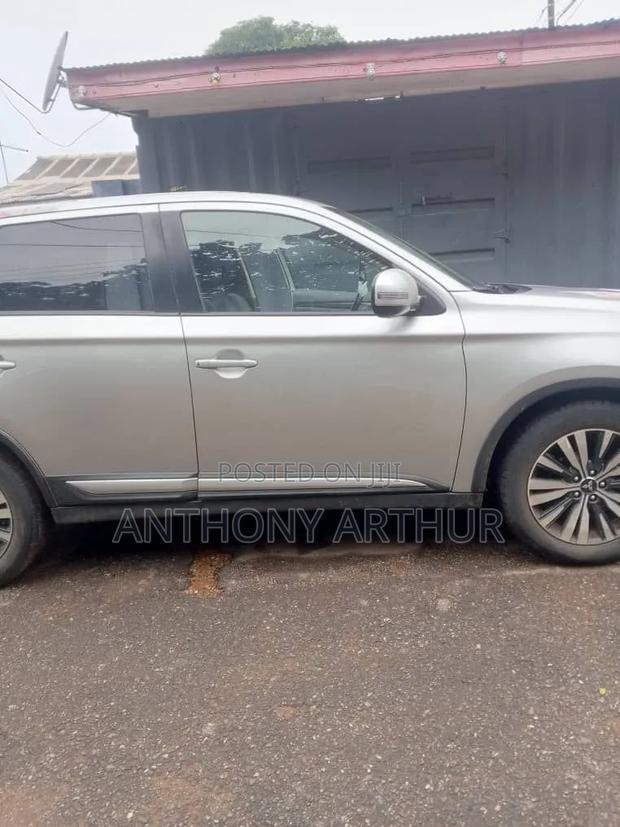 Mitsubishi Outlander 2019 Silver