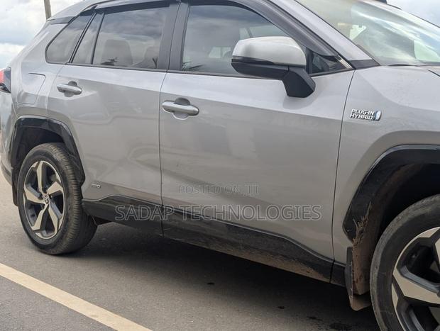 Toyota RAV4 Prime SE AWD 2024 Silver