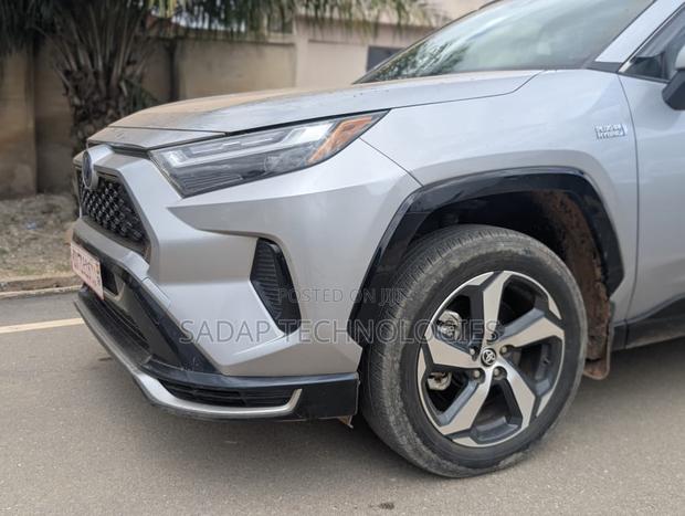 Toyota RAV4 Prime SE AWD 2024 Silver