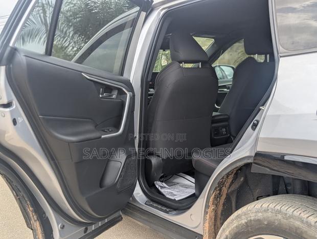 Toyota RAV4 Prime SE AWD 2024 Silver
