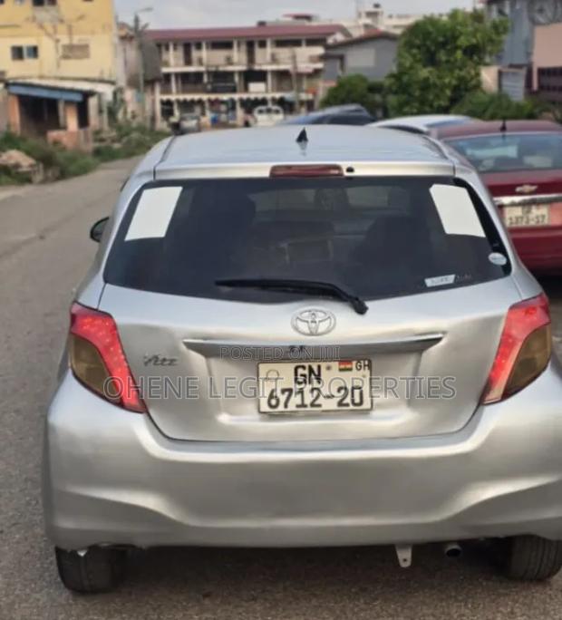 Toyota Vitz 2012 Gray