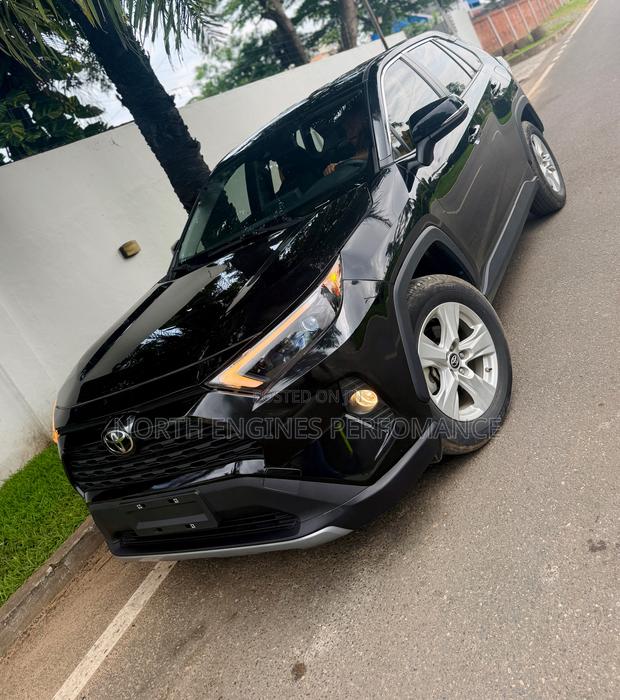 Toyota RAV4 XLE AWD 2024 Black