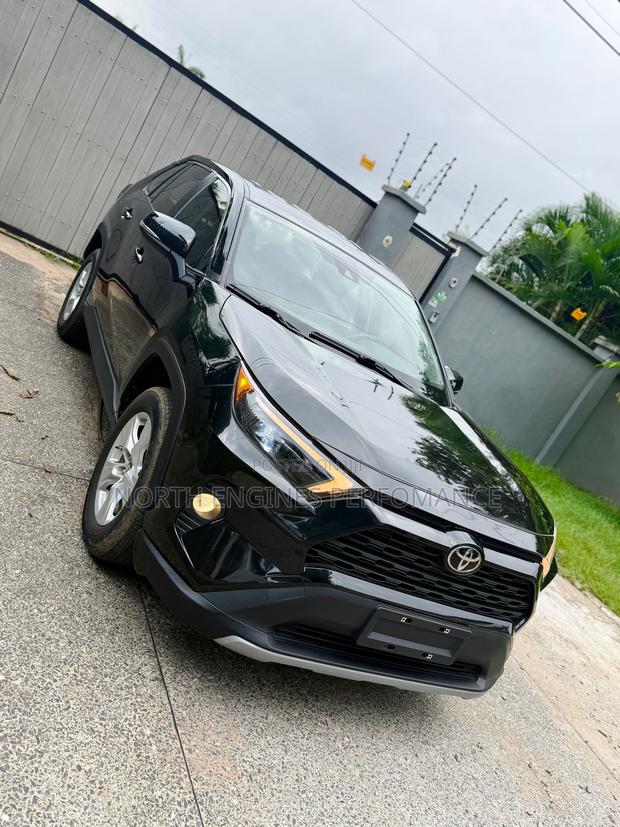 Toyota RAV4 XLE AWD 2024 Black