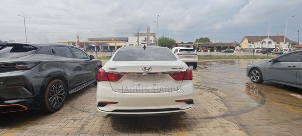 Hyundai Elantra 2019 White