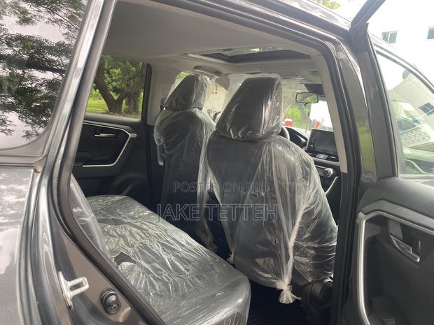 Toyota RAV4 2021 Gray