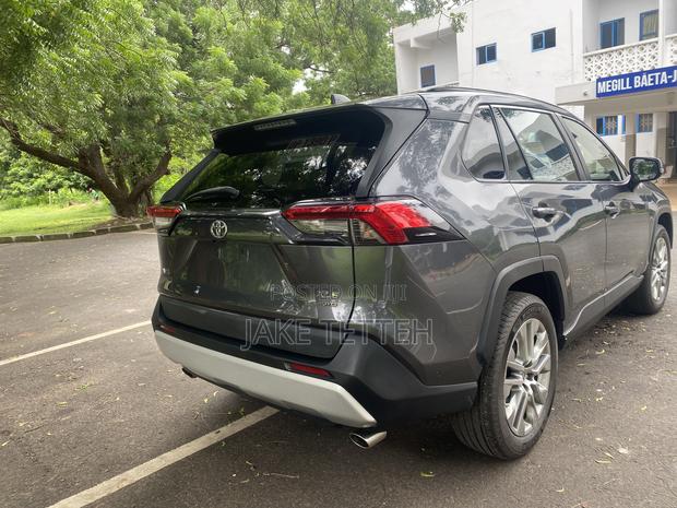 Toyota RAV4 2021 Gray
