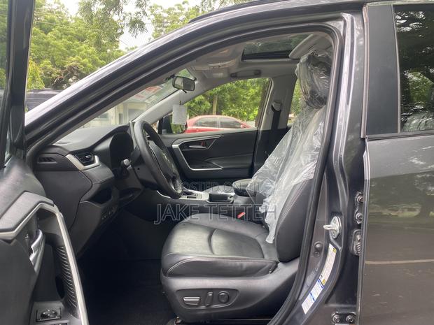 Toyota RAV4 2021 Gray