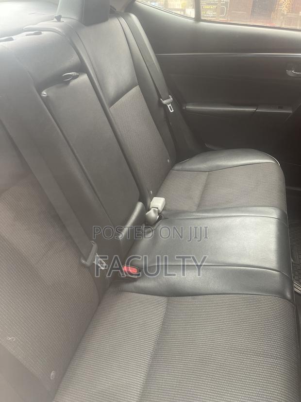 Toyota Corolla LE Premium 4dr Sedan (1.8L 4cyl CVT) 2016 Gray