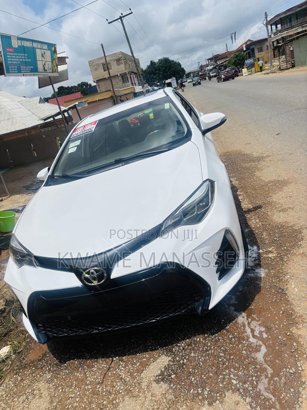 Toyota Corolla LE Eco 4dr Sedan (1.8L 4cyl CVT) 2016 White