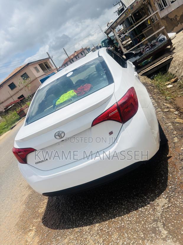 Toyota Corolla LE Eco 4dr Sedan (1.8L 4cyl CVT) 2016 White