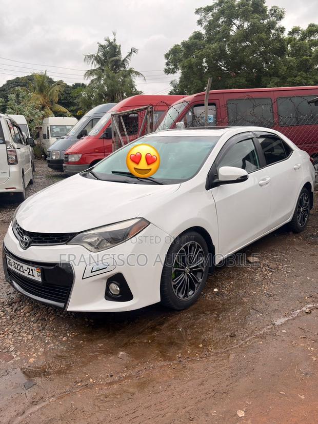 Toyota Corolla S 4dr Sedan (1.8L 4cyl CVT) 2015 White