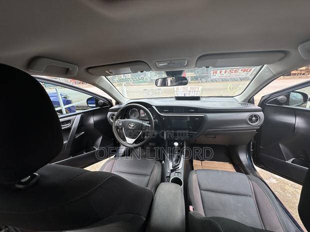 Toyota Corolla LE 4dr Sedan (1.8L 4cyl CVT) 2017 Pearl