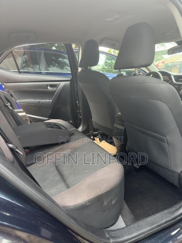 Toyota Corolla LE 4dr Sedan (1.8L 4cyl CVT) 2017 Pearl