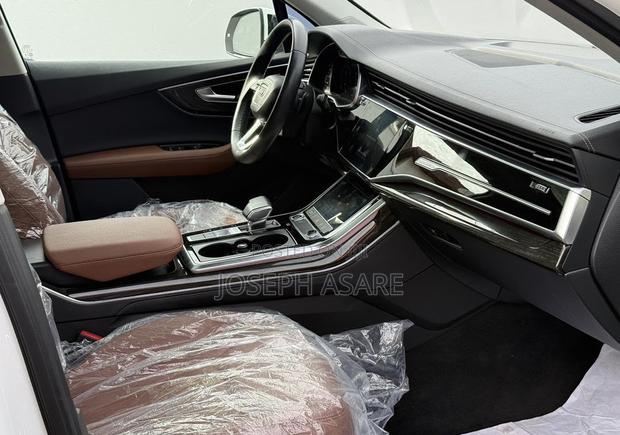 Audi Q7 2024 White