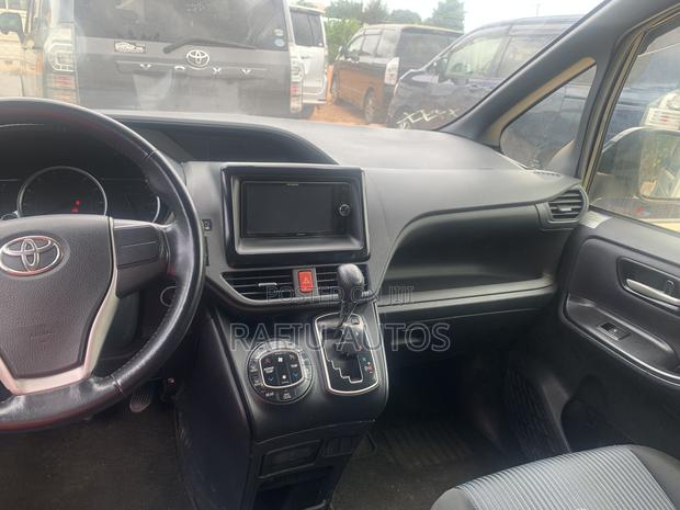 Toyota Voxy 2014 Black