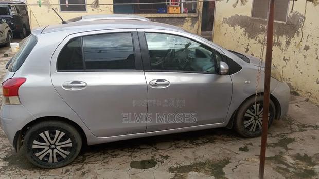 Toyota Vitz 2010 Gray