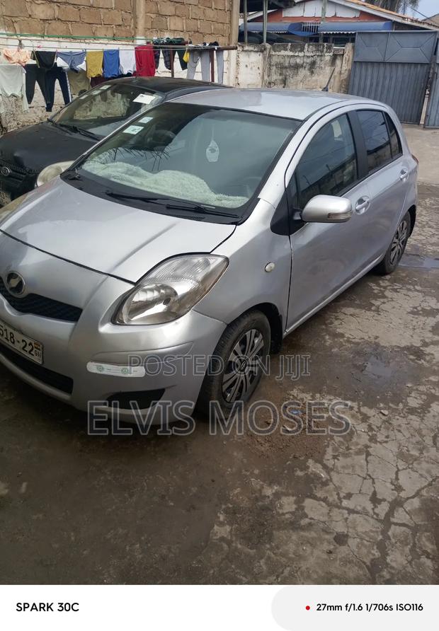 Toyota Vitz 2010 Gray