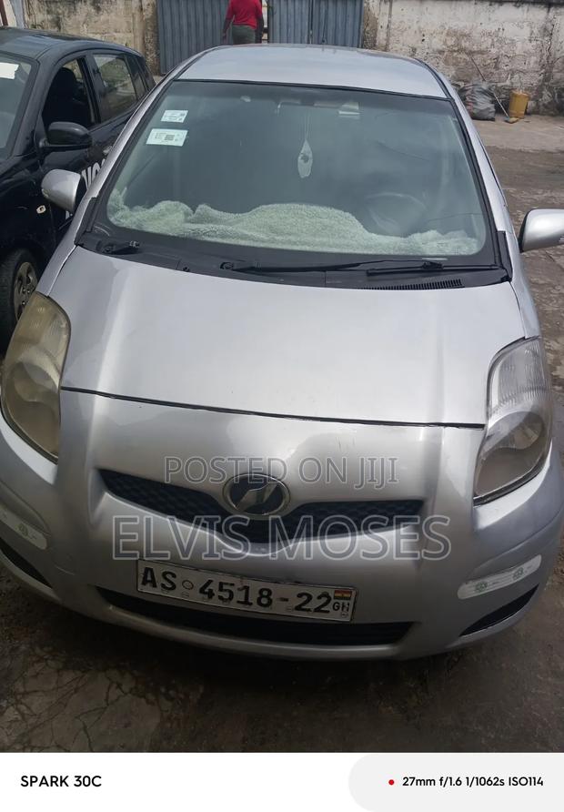 Toyota Vitz 2010 Gray