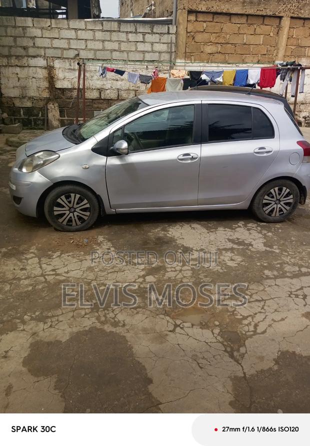Toyota Vitz 2010 Gray