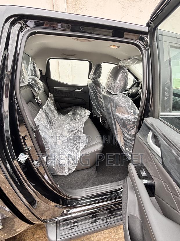 New Dongfeng Rich 7 2025 Black