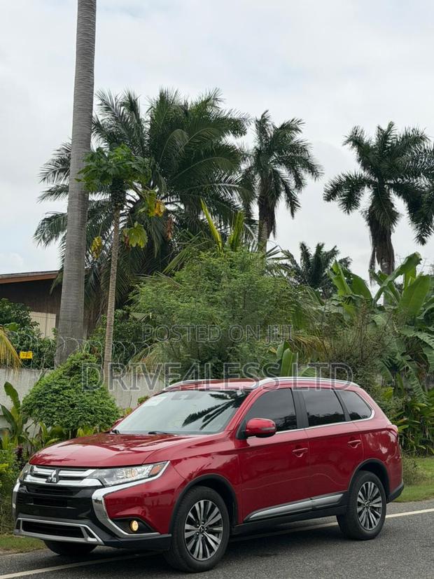 Mitsubishi Outlander 2020 Red
